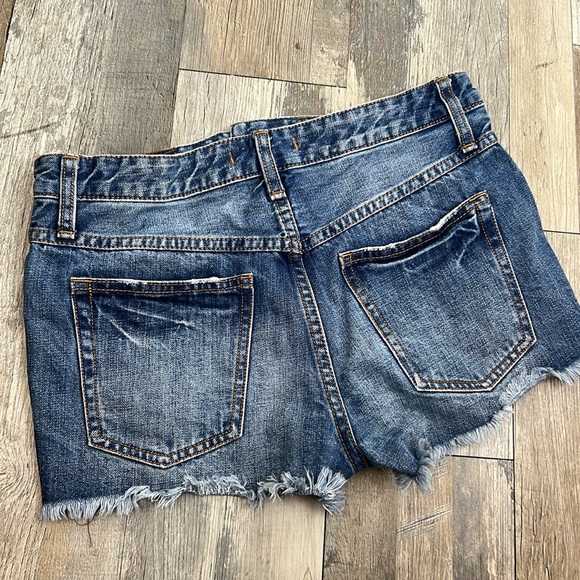 Free People blue Jean shorts size W27 5 button Denim cut off FP 11” rise - Picture 6 of 11